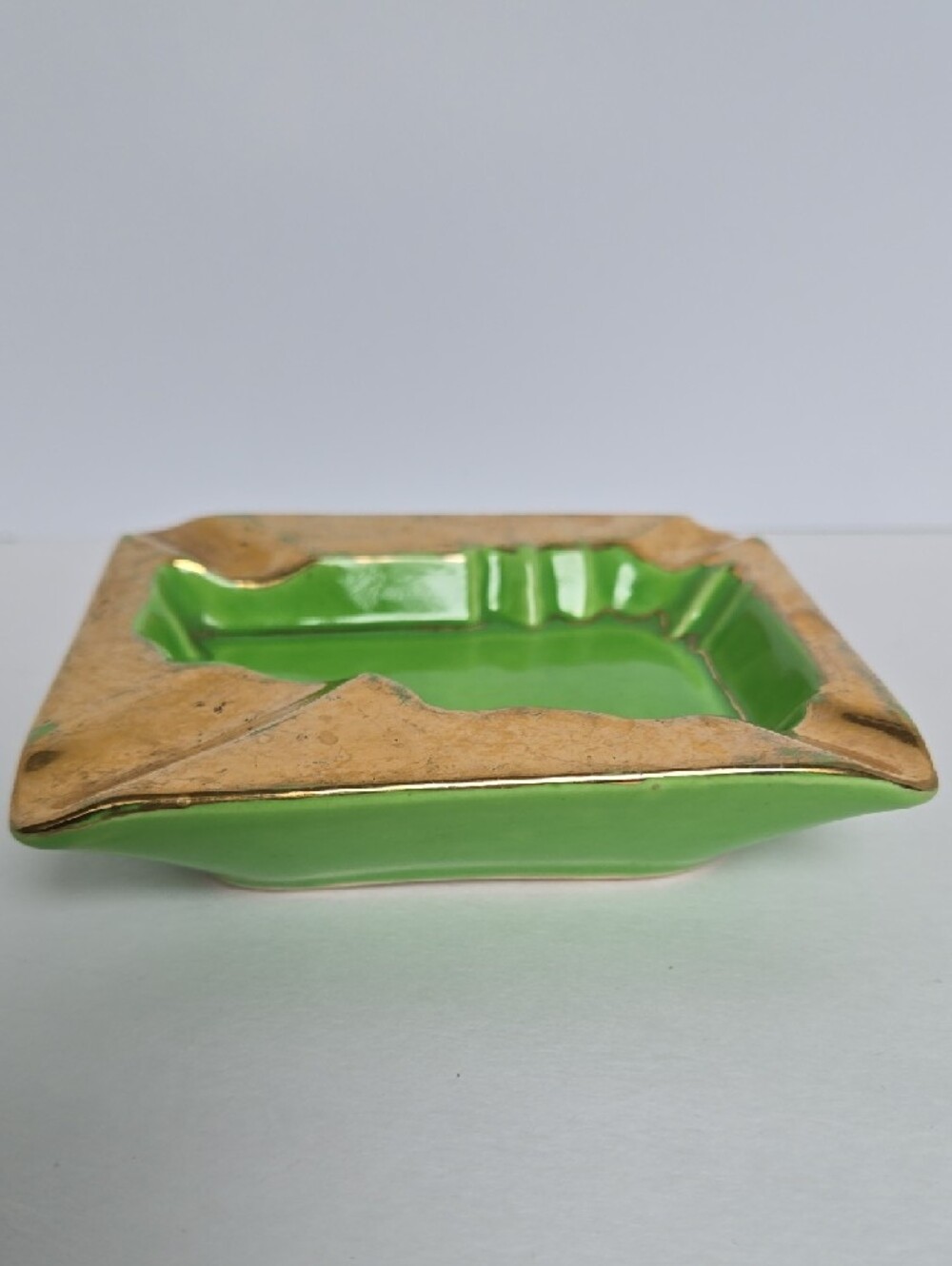 Vintage Green New Hampshire State-Shaped Ceramic Ashtray with Gold Trim - Picture 6 of 14